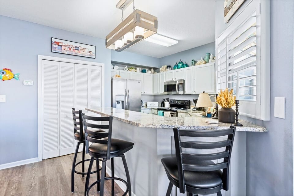 Condo, 2 Bedrooms | Private kitchen | Coffee/tea maker, fridge, oven, electric kettle
