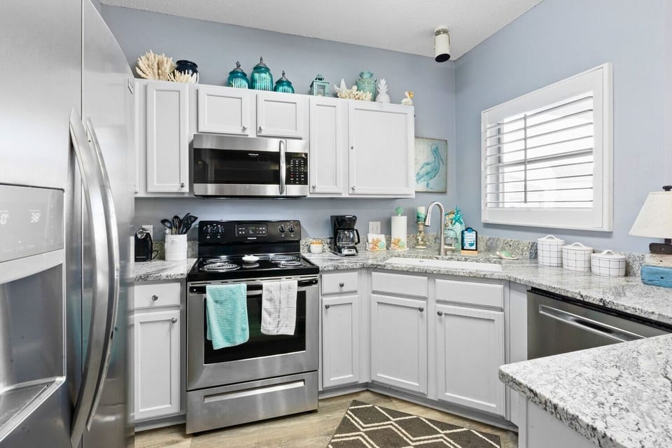 Condo, 2 Bedrooms | Private kitchen | Coffee/tea maker, fridge, oven, electric kettle