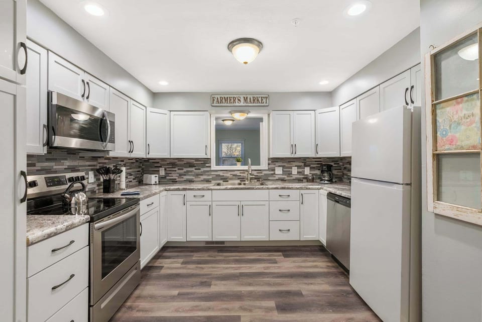 House, Multiple Beds, Patio, Garden View (Abby's Place) | Private kitchen | Coffee/tea maker