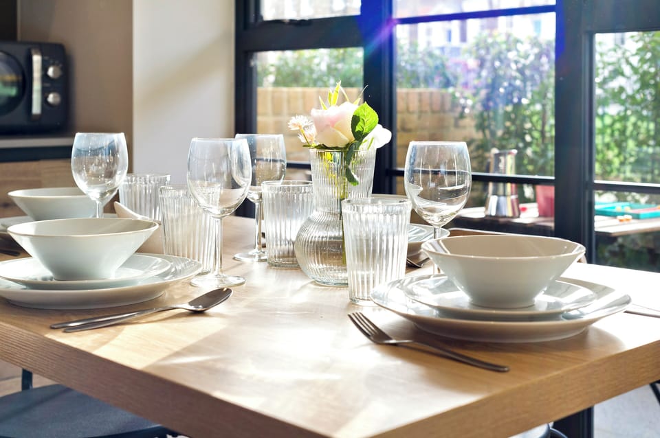 Apartment (1 Bedroom) | In-room dining