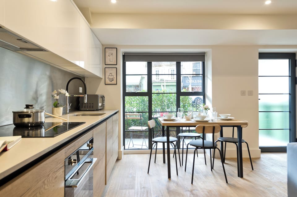 Apartment (1 Bedroom) | Private kitchen | Fridge, microwave, oven, stovetop
