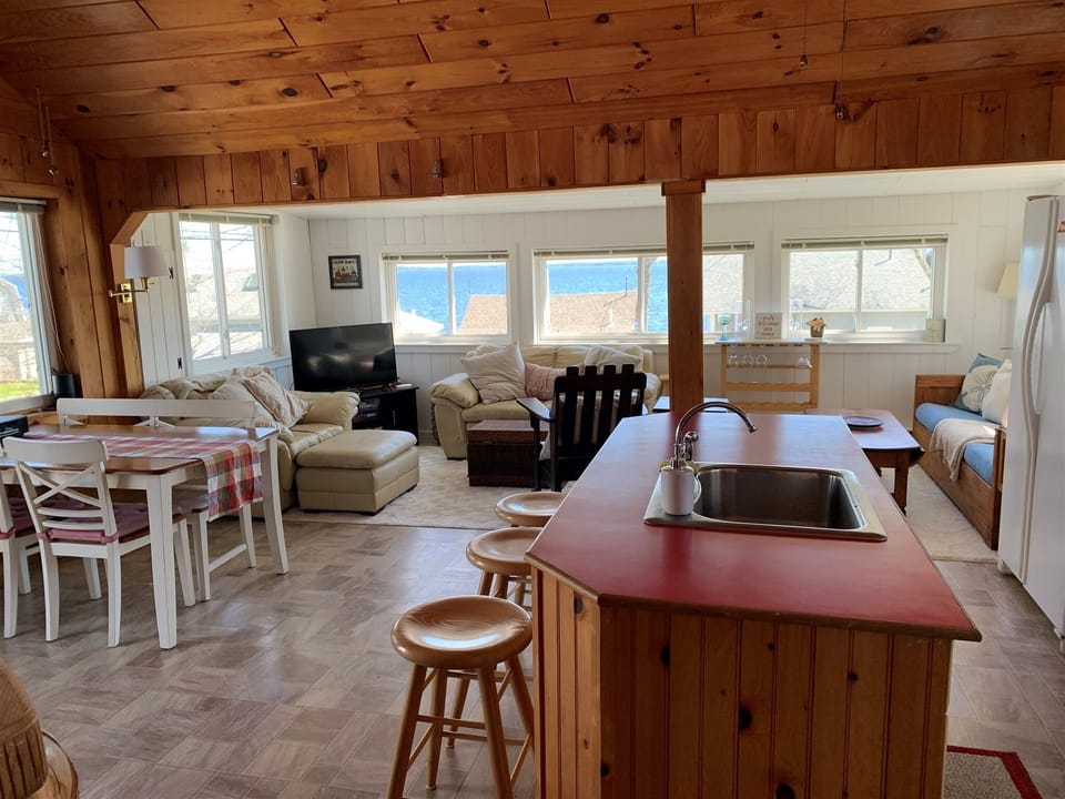 House, 3 Bedrooms | Private kitchen | Fridge, oven, coffee/tea maker, toaster