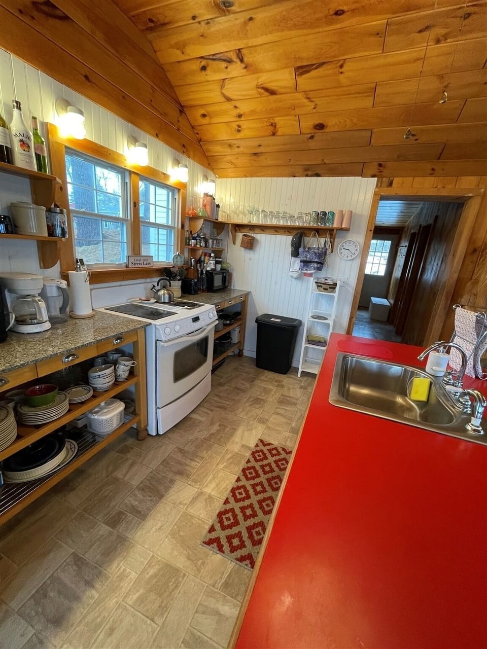 House, 3 Bedrooms | Private kitchen | Fridge, oven, coffee/tea maker, toaster