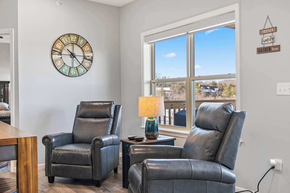 Condo, Multiple Beds, Balcony, Golf View (The View at Stonebridge) | Interior