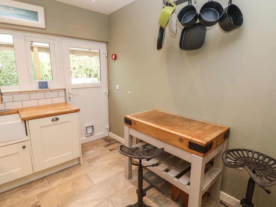 Fridge, dishwasher, electric kettle, toaster