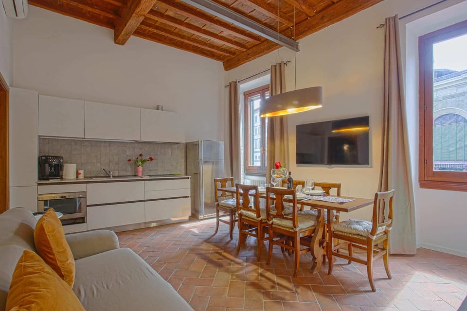 Basic Apartment, Multiple Beds | Dining