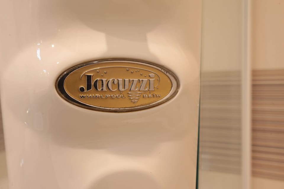 Deluxe Double or Twin Room, Balcony | Bathroom | Free toiletries, hair dryer, bidet