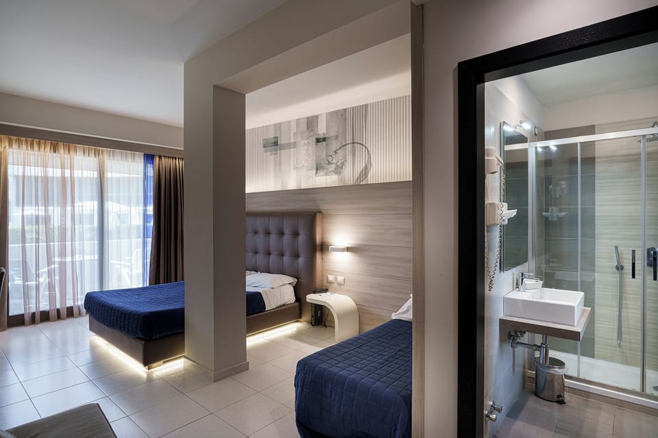 Family Room | Minibar, in-room safe, desk, blackout drapes