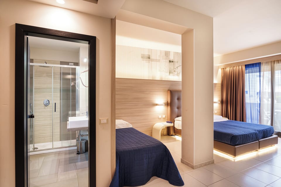 Family Room | Minibar, in-room safe, desk, blackout drapes