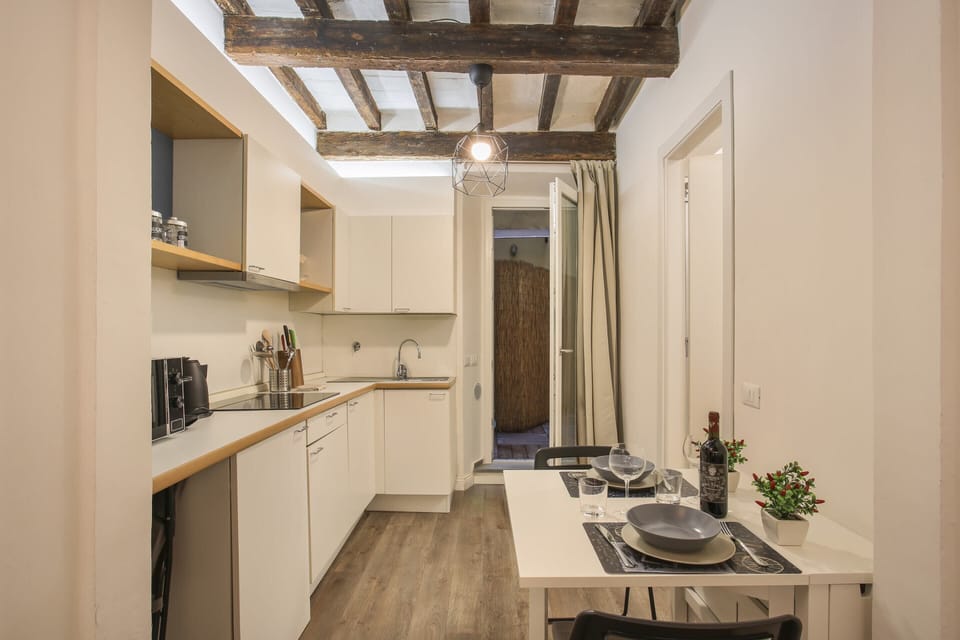 Basic Studio, 1 Double Bed with Sofa bed | Private kitchen | Fridge, microwave, stovetop, coffee/tea maker