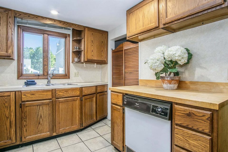 Kitchen has lots of space to make a meal at home