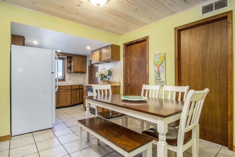 Eat in kitchen for a meal at home