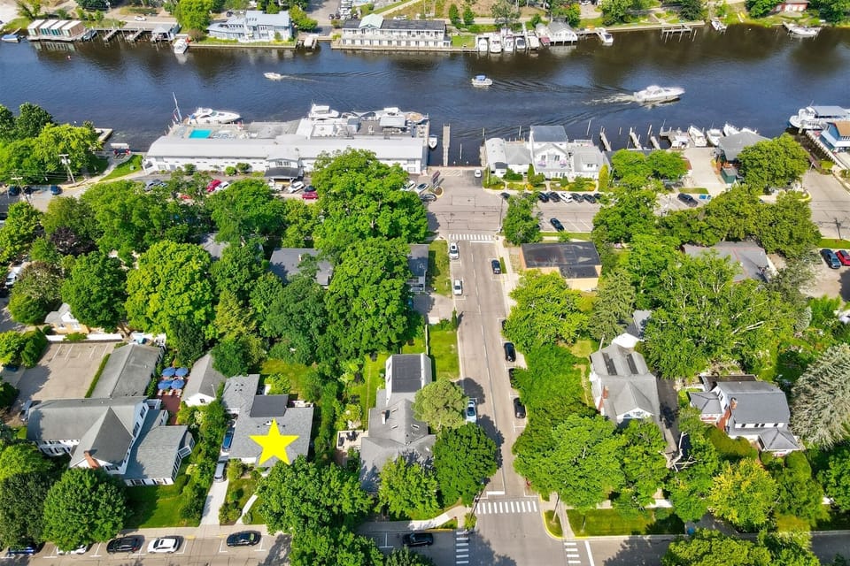 An ideal location only one block to the river