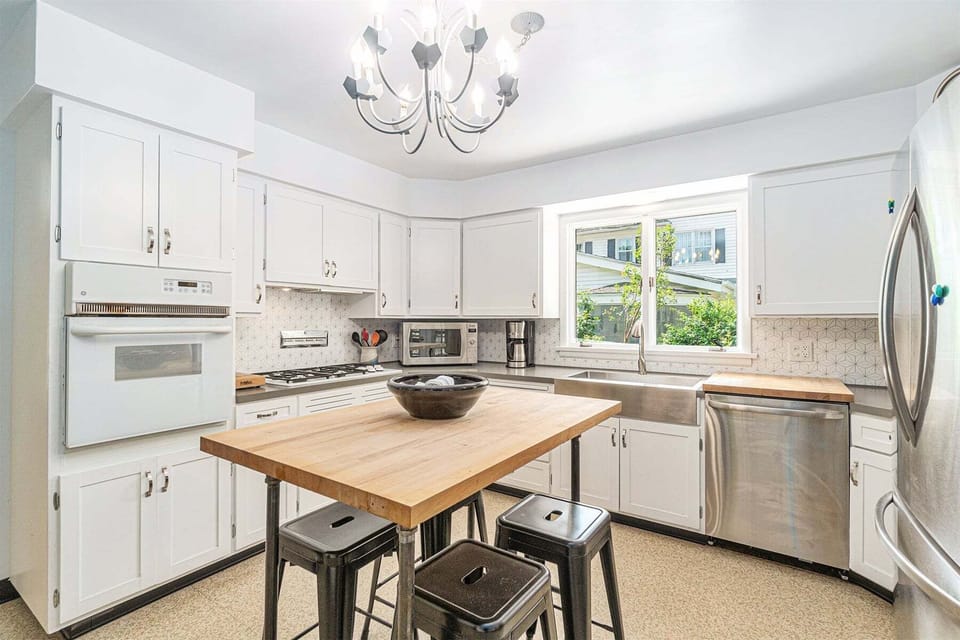 Beautiful kitchen to make and enjoy meals at home