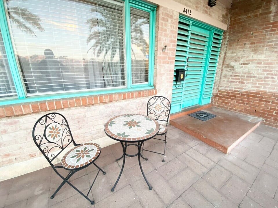 Entrance door & outdoor furniture