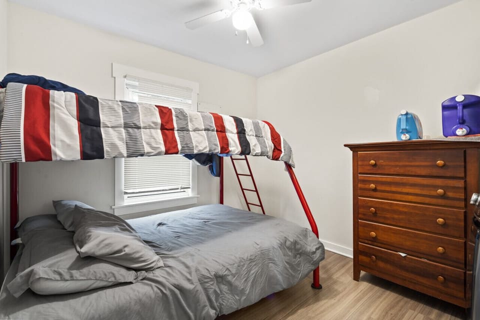 Guest room with a twin over full bunk! (washer and dryer too!)