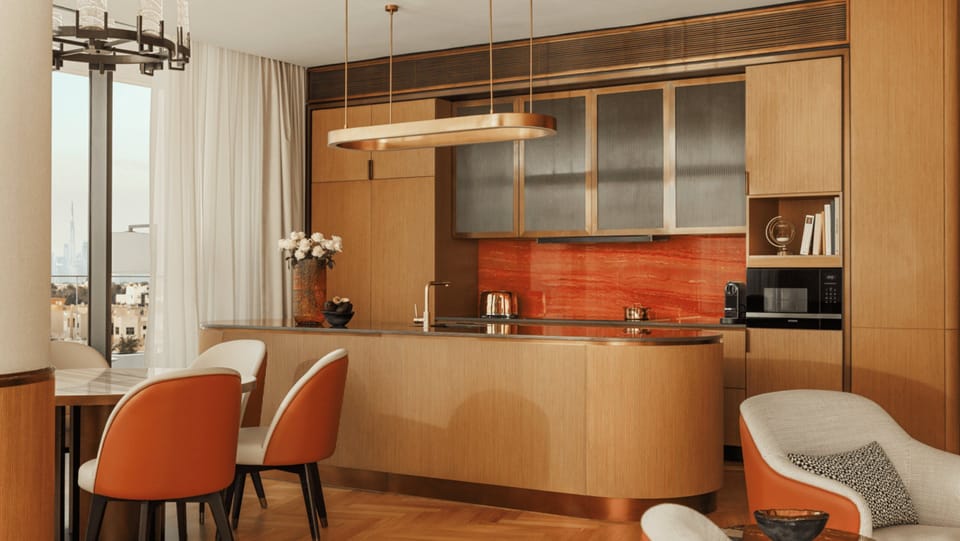 Full-size fridge, microwave, oven, stovetop