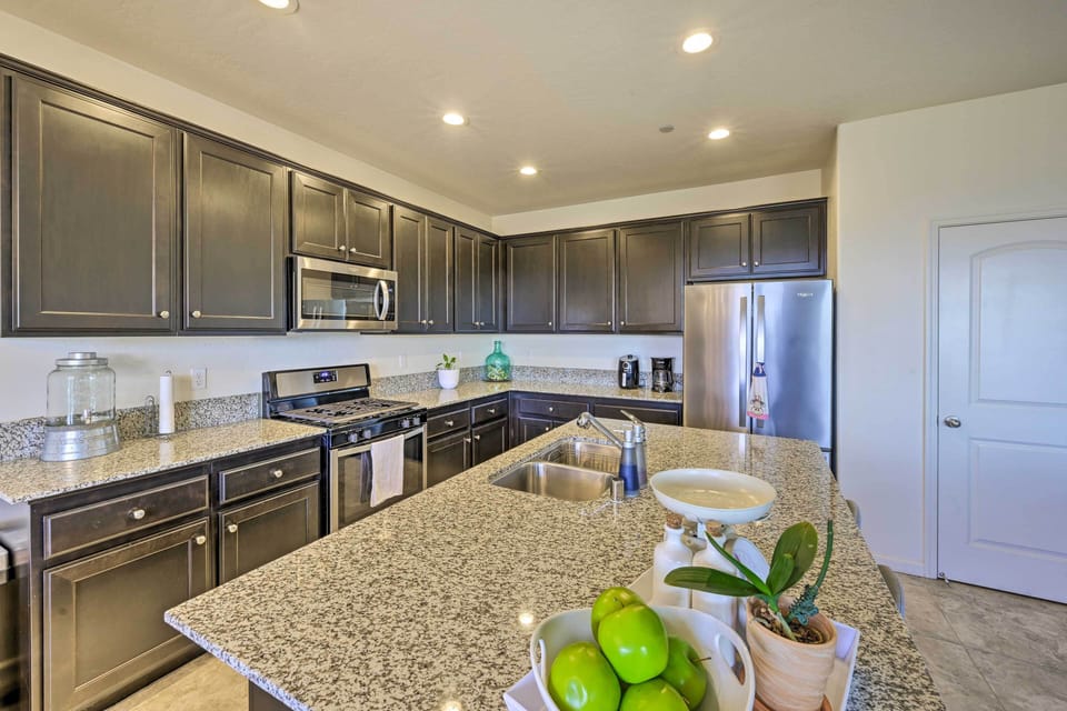 Kitchen | Equipped w/ Cooking Basics