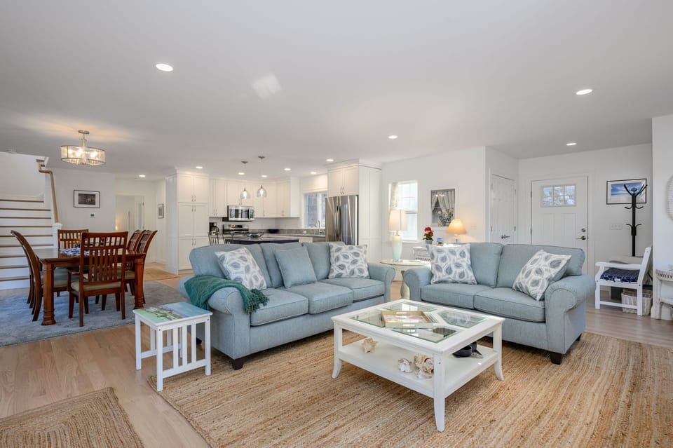 Open floorplan on the main level of this home allow everyone to be connected - 85 Cockle Drive South Chatham Cape Cod - Ides of Marsh - New England Vacation Rentals
