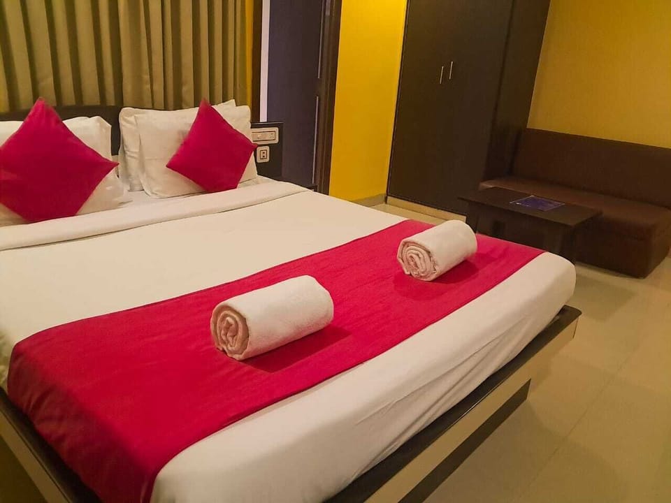 Deluxe Double Room | Blackout drapes, iron/ironing board, free WiFi, bed sheets