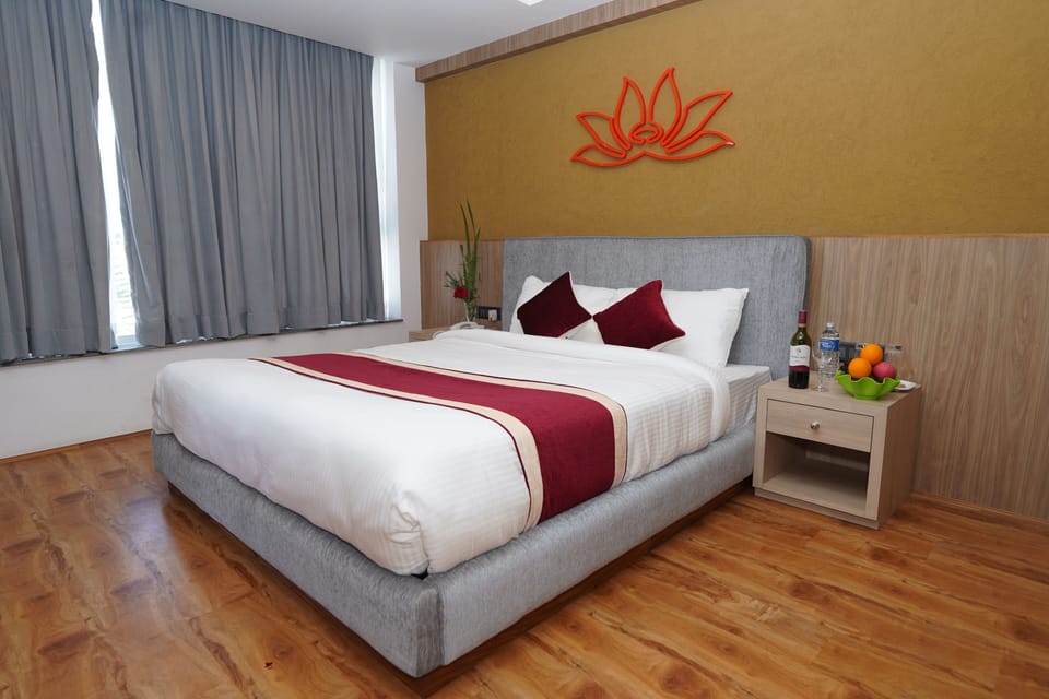 Deluxe Double Room | Hypo-allergenic bedding, minibar, individually furnished, desk