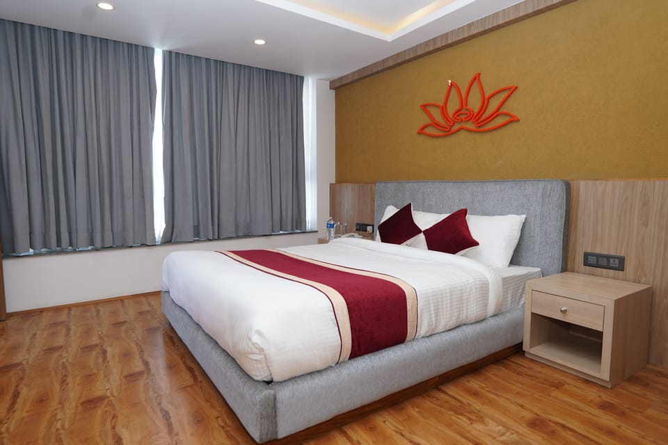 Hypo-allergenic bedding, minibar, individually furnished, desk