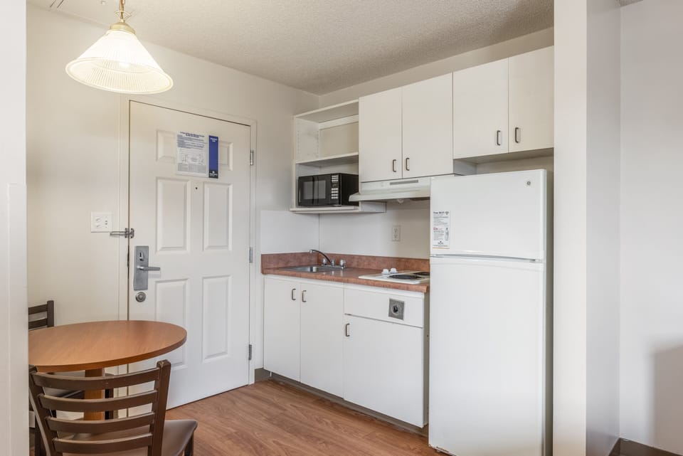 Fridge, microwave, stovetop