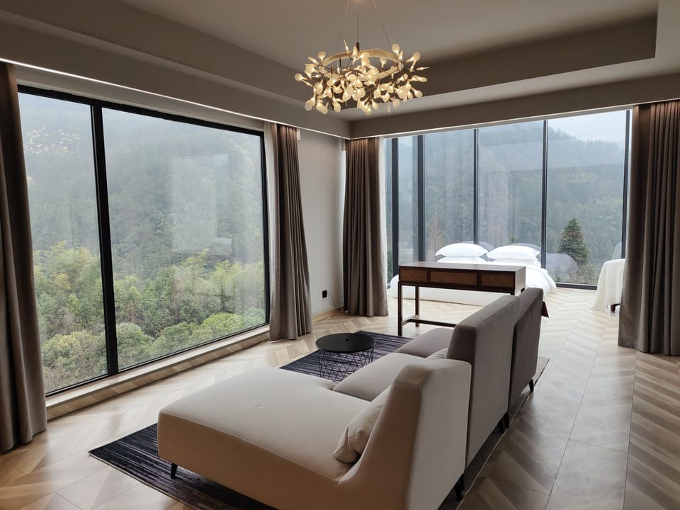 Panoramic Studio Suite | Premium bedding, down comforters, soundproofing, WiFi (free)