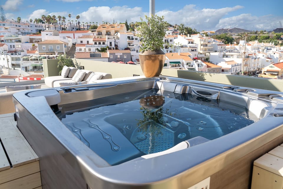 Outdoor spa tub