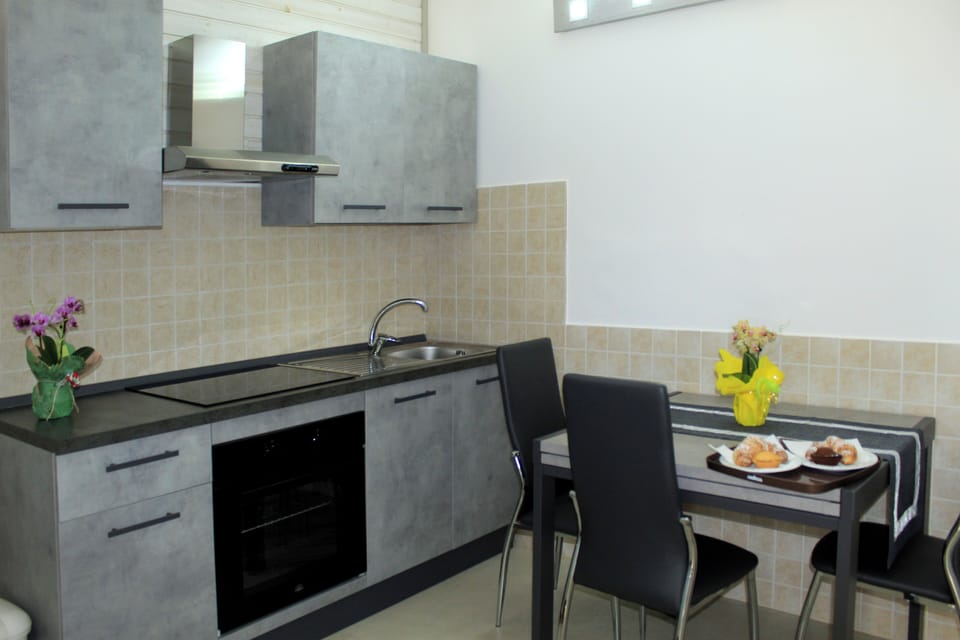 Superior Room | Minibar, desk, soundproofing, iron/ironing board