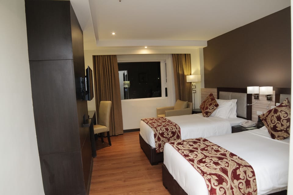 Premiere Twin | Down comforters, minibar, in-room safe, desk