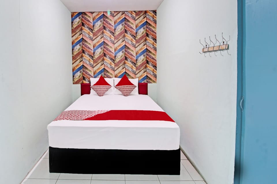 Standard Double Room | Laptop workspace, blackout drapes, free WiFi, bed sheets