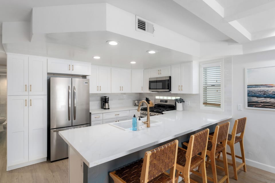 This modern kitchen bar with stools provides a perfect spot for casual dining and relaxed conversations with family and friends.