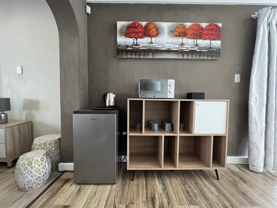 Family Room, 1 Bedroom | Desk, laptop workspace, soundproofing, WiFi (free)