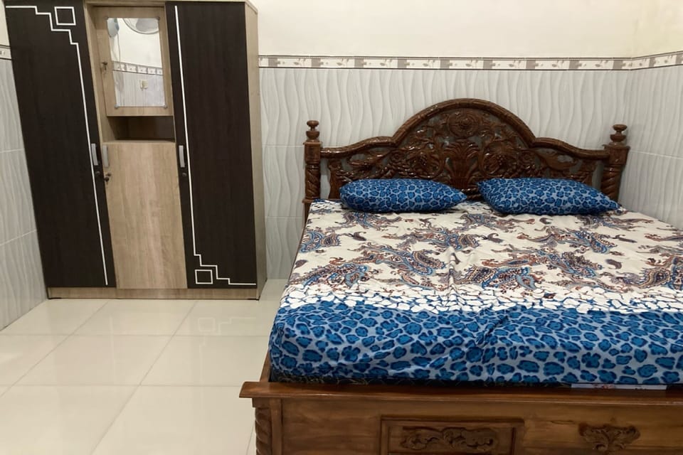 Double Room | Blackout drapes, free WiFi, bed sheets