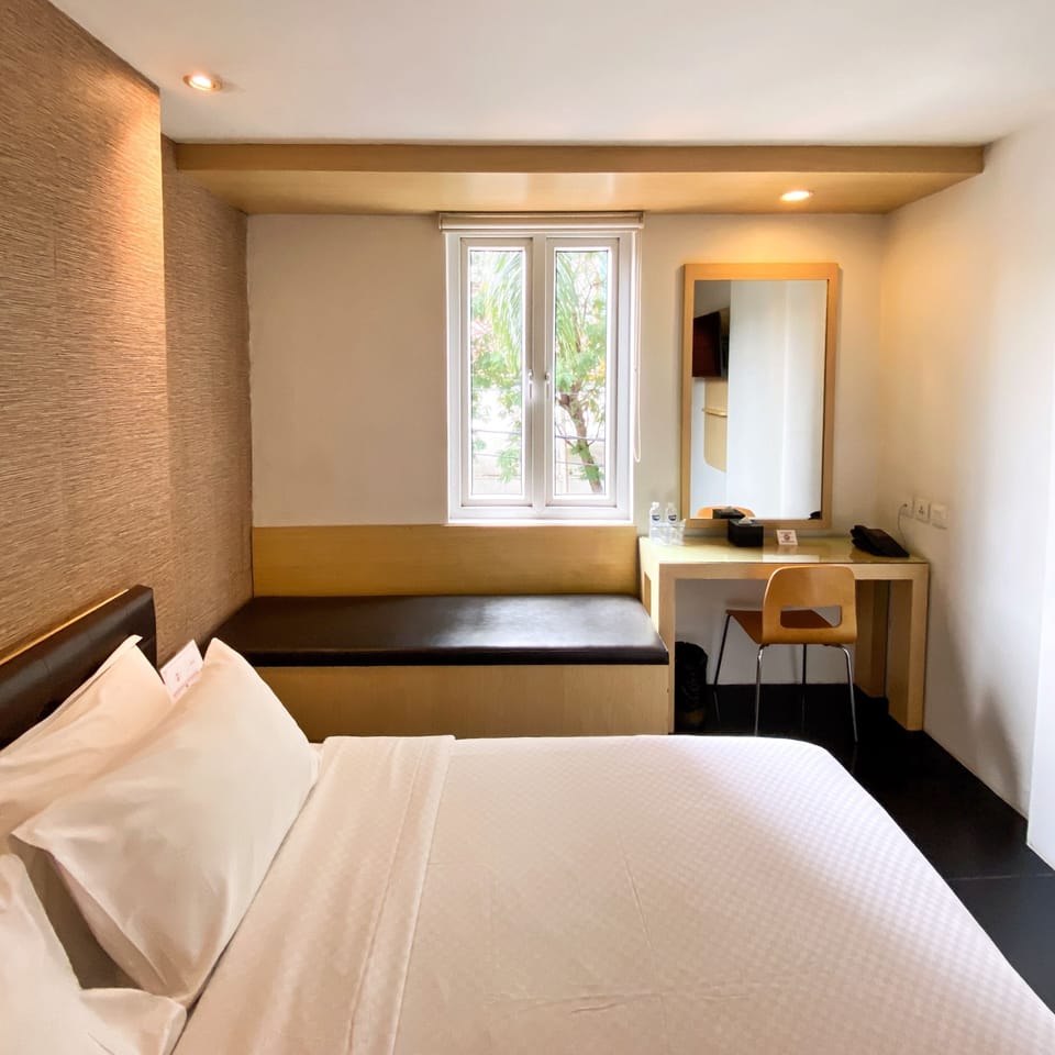 Deluxe Plus | Premium bedding, down comforters, pillowtop beds, in-room safe