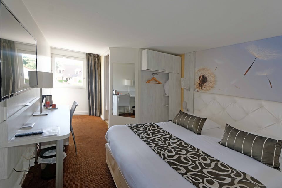 Room | Desk, free WiFi, bed sheets
