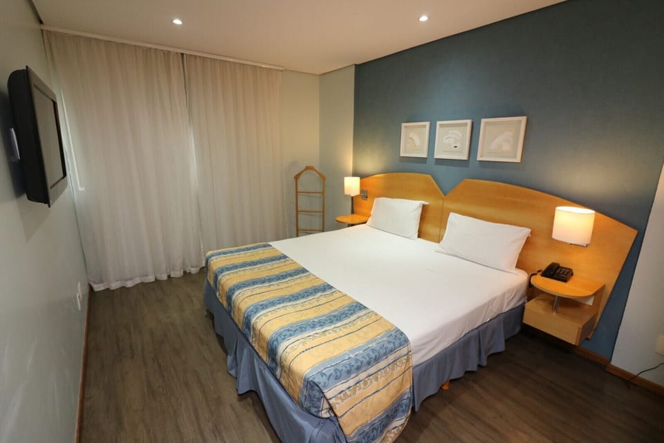 Executive Double Room | Minibar, in-room safe, soundproofing, free WiFi