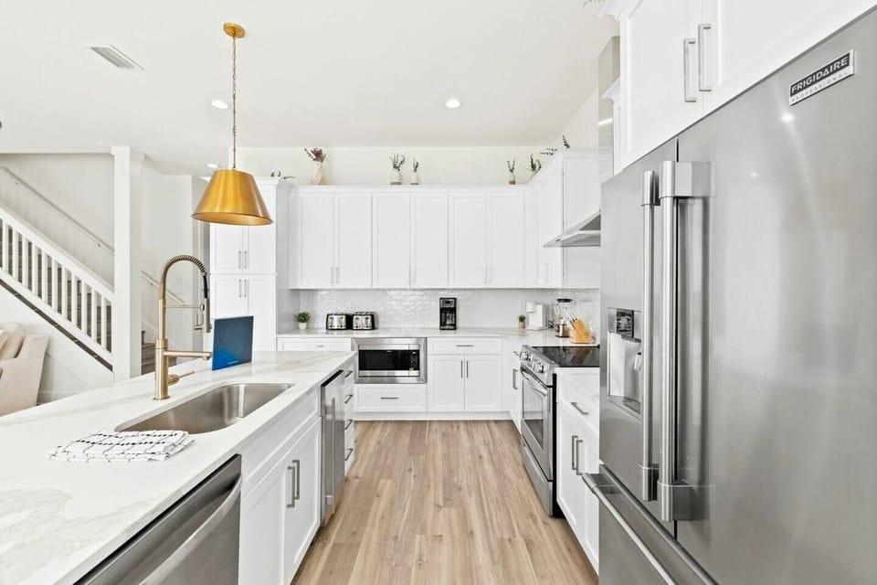 Fully Loaded Chef's Kitchen with Coffee bar, photos soon.