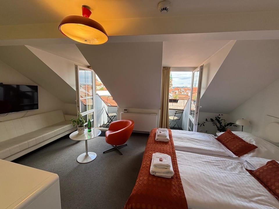 Superior Double Room, Balcony | 1 bedroom, in-room safe, individually decorated, individually furnished