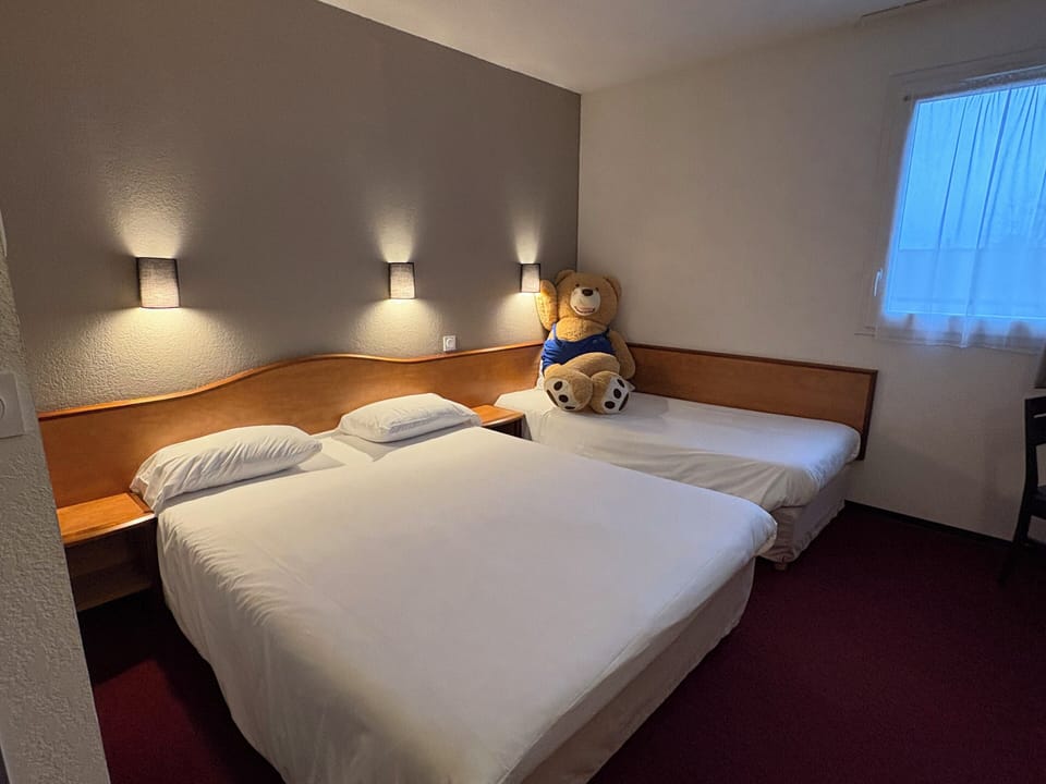 Triple Room | Desk, free WiFi, bed sheets