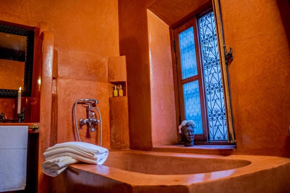 Junior Suite | Bathroom | Free toiletries, hair dryer, towels, soap