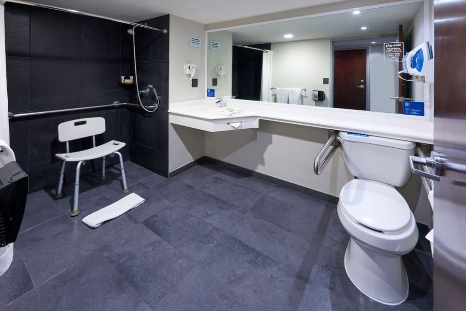 Room, 1 Queen Bed | Bathroom | Shower, hair dryer, towels