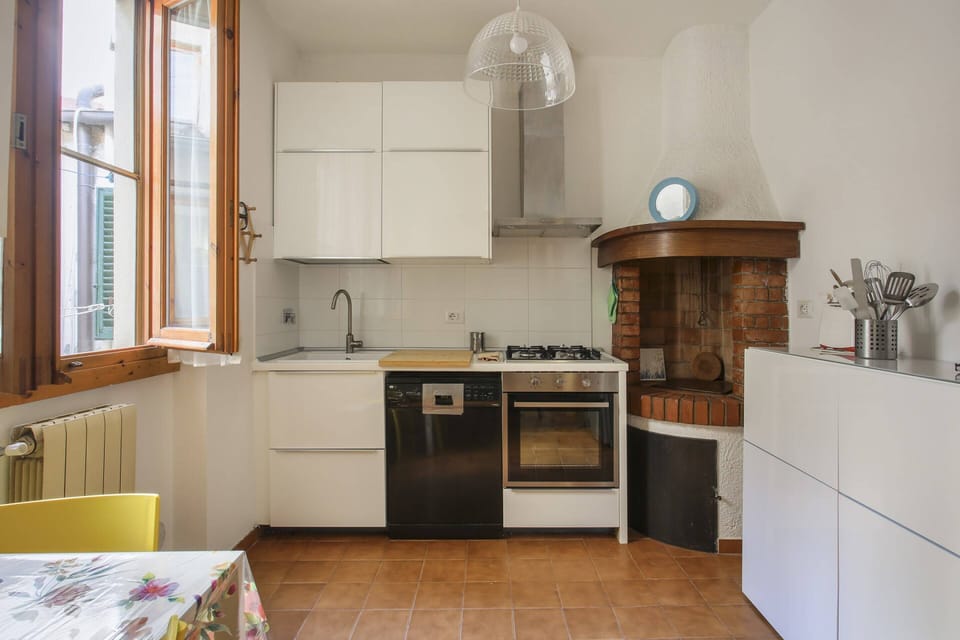 Basic Apartment, Multiple Beds | Private kitchen | Fridge, oven, stovetop, dishwasher