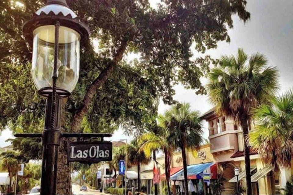 Las Olas restauants 3 min drive