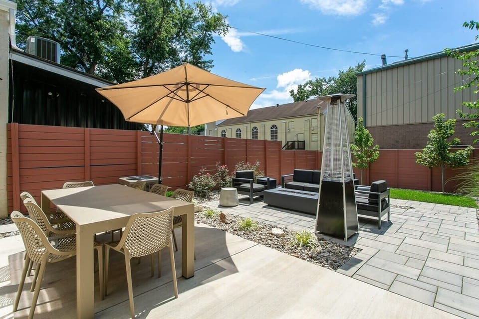 Outdoor entertainment area (fenced in yard)