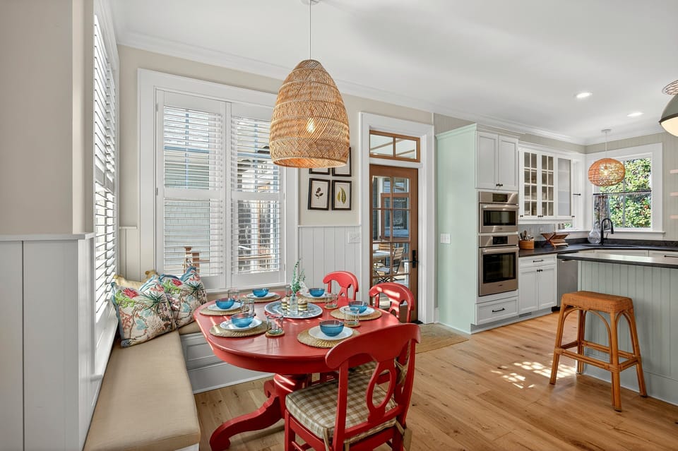 Dining table for 6 guests