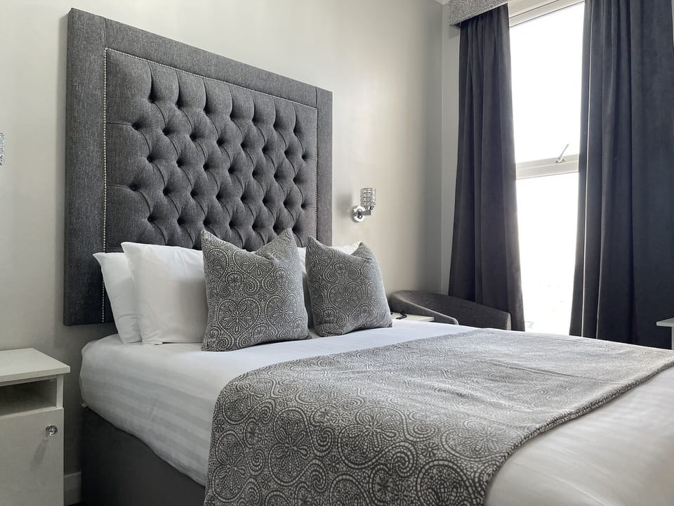 Double Room, Sea View | Iron/ironing board, free WiFi, bed sheets