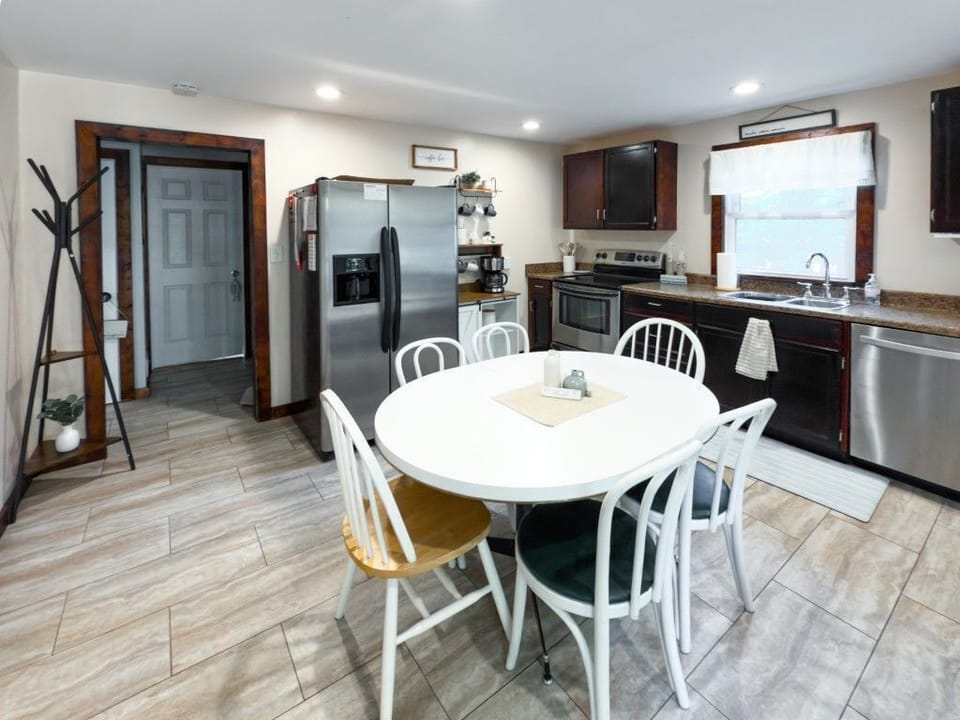 Start the day in a bright breakfast nook.