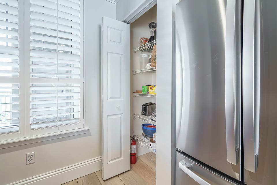 LARGE PANTRY